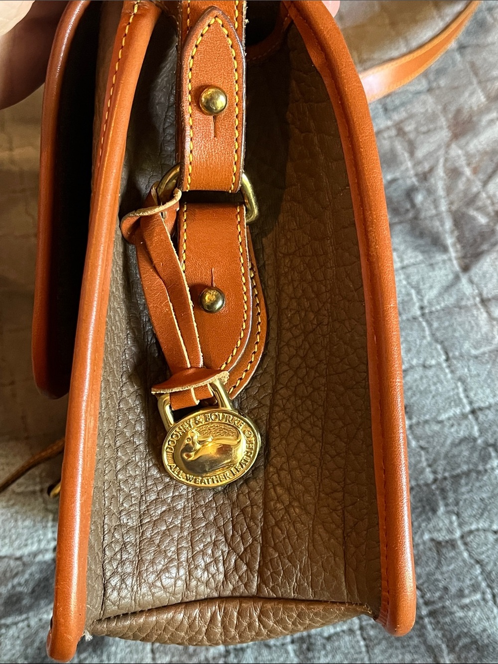 Dooney & Bourke Vintage AWL Pebbled Leather Crossbody Saddle Bag Brown Tan Trim - Picture 8 of 9